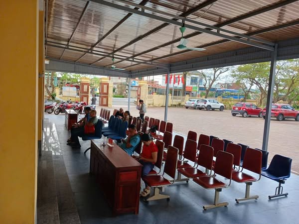 Trung tâm  Phục vụ hành chính công xã Đan Hải hoạt động sau bão số 10 (BUALOI)