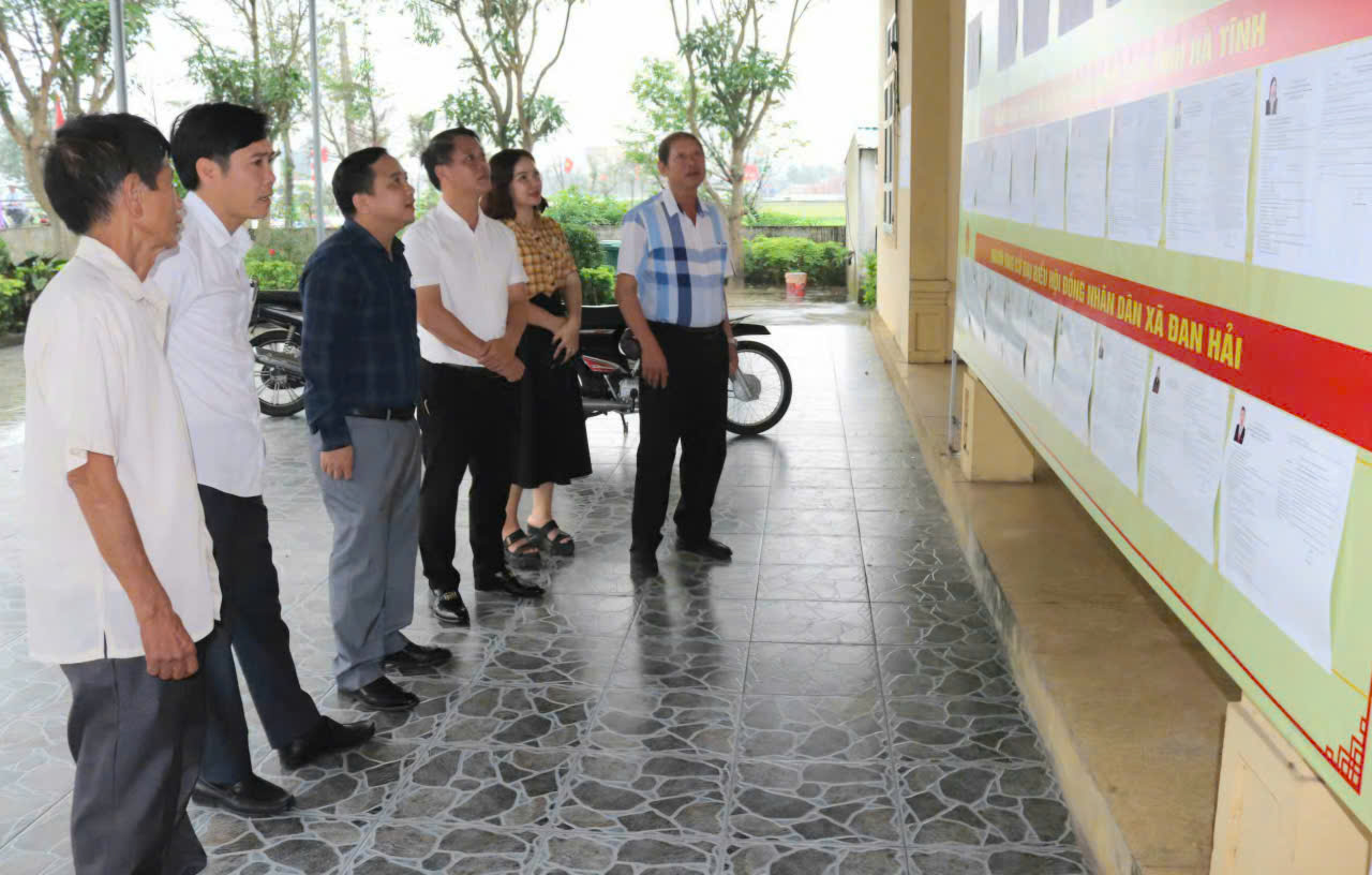 Xã Đan Hải kiểm tra công tác chuẩn bị tại các đơn vị bầu cử