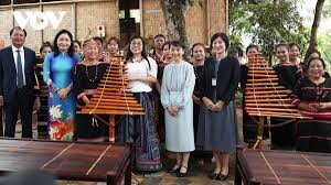 Phu nhân Thủ tướng Việt Nam và Nhật Bản thăm Làng Văn hóa - Du lịch các dân tộc Việt Nam