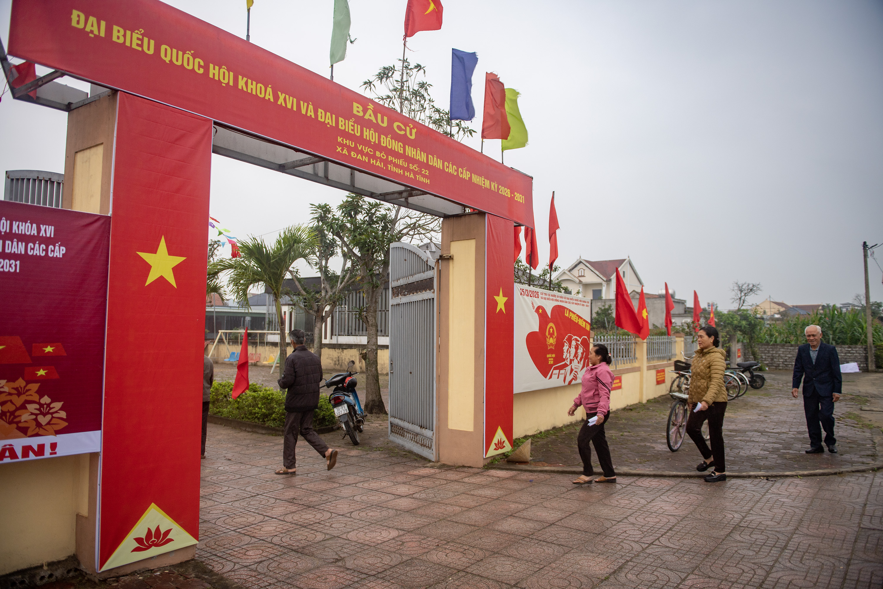 Tỷ lệ cử tri đi bầu cử đạt trên 92% trong buổi sáng ngày hội lớn.