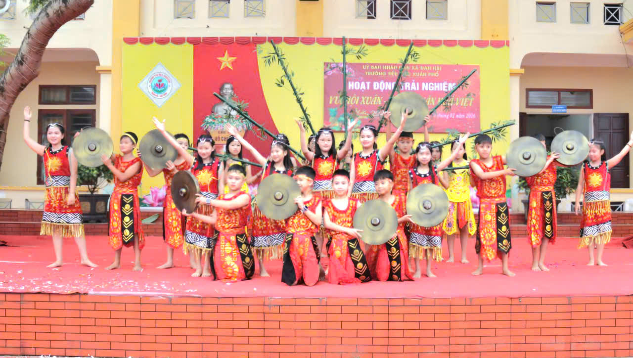 Trường Tiểu Học Xuân Phổ tổ chức hoạt động trải nghiệm “Vui hội xuân – Tự hào văn hóa Việt”