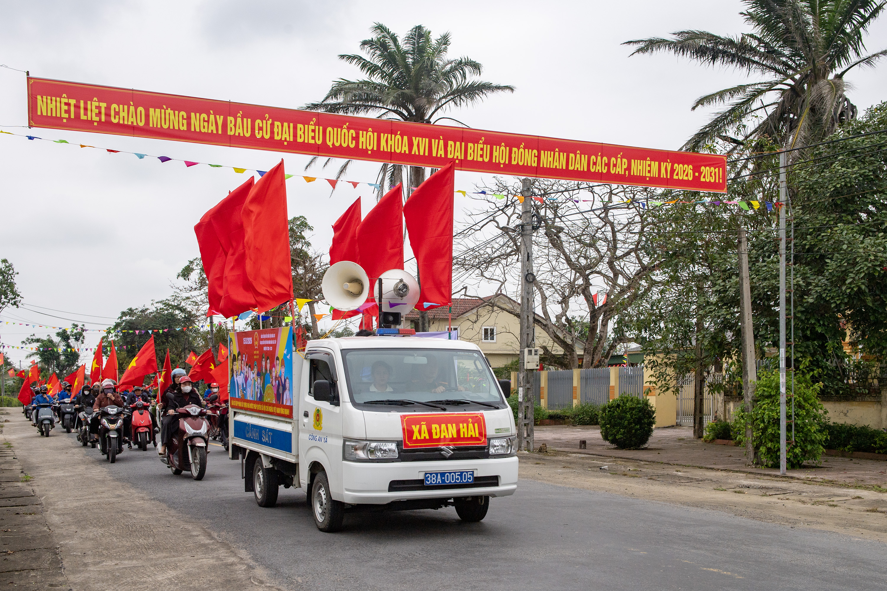 Rộn ràng khí thế ra quân tuyên truyền lưu động cuộc bầu cử đại biểu Quốc hội khóa XVI và đại biểu HĐND các cấp. 