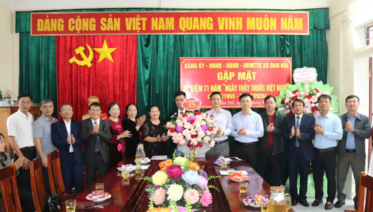Lãnh đạo xã Đan Hải chúc mừng cán bộ, nhân viên y tế nhân kỷ niệm 71 năm Ngày Thầy thuốc Việt Nam (27/02/1955 – 27/02/2026) 