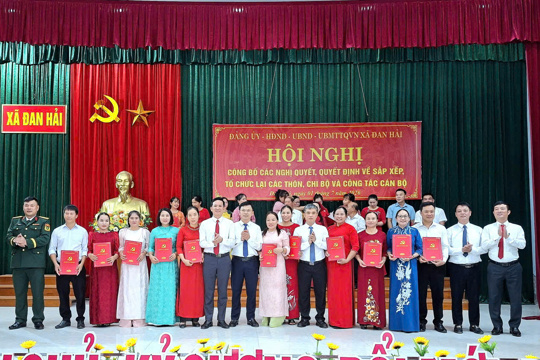 Xã Đan Hải tổ chức hội nghị công bố các quyết định về sắp xếp thôn, thành lập chi bộ và chỉ định nhân sự sau sắp xếp