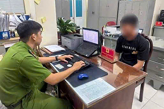 Công an xã Đan Hải xử phạt 3,5 triệu đồng đối với hành vi đốt rác trái quy định