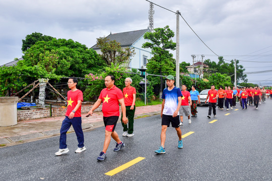 Đan Hải hưởng ứng Chương trình đi bộ “Cùng Việt Nam tiến bước” 