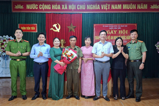 Bí thư Đảng ủy dự Ngày hội Toàn dân bảo vệ An ninh tổ quốc tại thôn Tiên Tiến