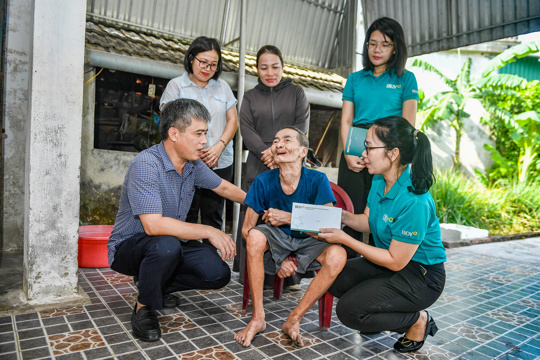 Chi nhánh BIDV Hà Tĩnh thăm, tặng quà các gia đình chính sách tại xã Đan Hải nhân dịp kỷ niệm 79 năm Ngày Thương binh - Liệt sĩ (27/7/1947 - 27/7/2026)