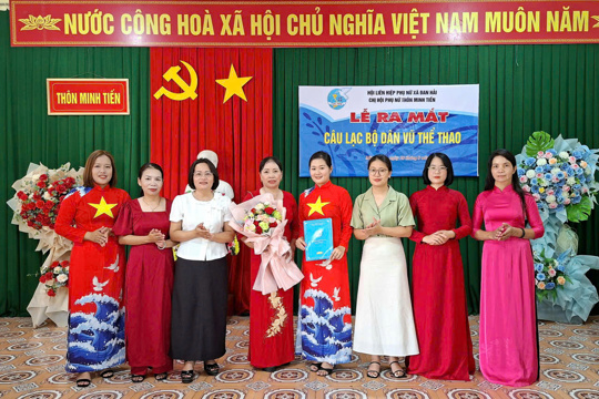 Hội LHPN xã Đan Hải ra mắt câu lạc bộ “Dân vũ thể thao” chi hội phụ nữ thôn Minh Tiến