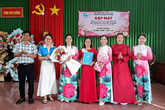 Chi hội phụ nữ thôn Phú Cường ra mắt CLB  “5 KHÔNG, 3 SẠCH, 3 AN”