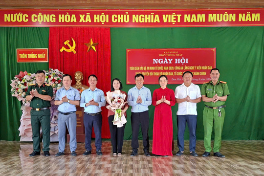 Thôn Thống Nhất, xã Đan Hải tổ chức ngày hội Toàn dân bảo vệ An ninh Tổ quốc gắn với diễn đàn “Công an lắng nghe ý kiến Nhân dân” 