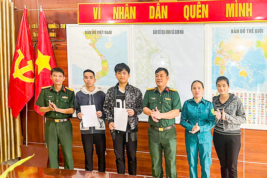 Tuổi trẻ xã Đan Hải xung kích: Thêm 2 thanh niên viết đơn tình nguyện nhập ngũ năm 2027 