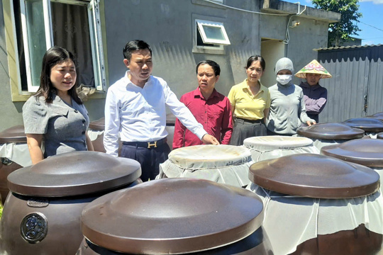 Hội Nông dân tỉnh Hà Tĩnh thẩm định dự án vay vốn, kiểm tra mô hình tại xã Đan Hải