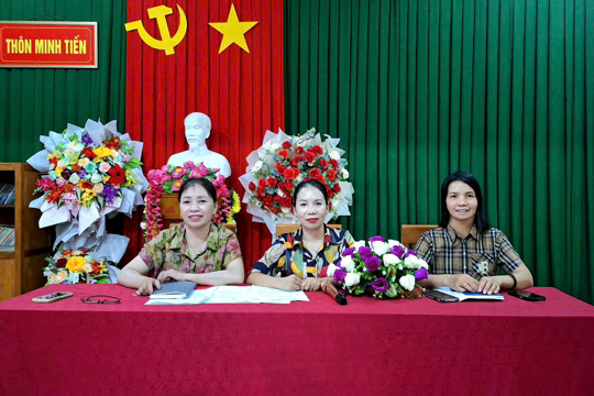 Chi bộ thôn Minh Tiến tổ chức kỳ sinh hoạt đầu tiên sau sáp nhập 