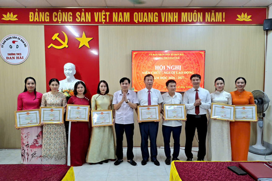 Hội nghị viên chức, người lao động trường THCS Đan Hải: Đoàn kết, đổi mới, nâng cao chất lượng giáo dục