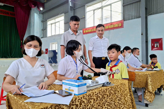 Xã Đan Hải triển khai kiểm tra sức khỏe đầu năm học, chủ động bảo vệ sức khỏe trẻ em, học sinh
