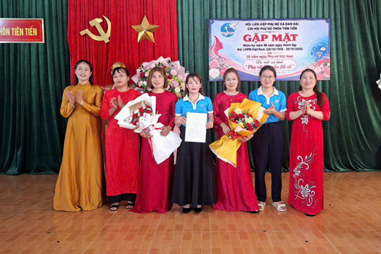 Chi hội phụ nữ thôn Tiên Tiến ra mắt CLB Phụ nữ chuyển đổi số