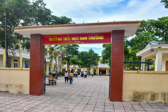 Đoàn khảo sát HĐND tỉnh Hà Tĩnh kiểm tra cơ sở vật chất các trường học trên địa bàn xã Đan Hải 