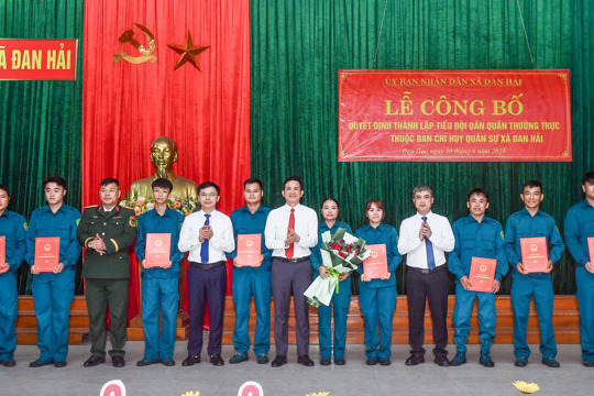 Xã Đan Hải tổ chức Lễ công bố quyết định thành lập và ra mắt Tiểu đội Dân quân thường trực