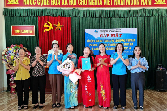 Chi hội phụ nữ thôn Long Hải, xã Đan Hải tổ chức gặp mặt truyền thống, ra mắt CLB “5 Không, 3 Sạch, 3 An”
