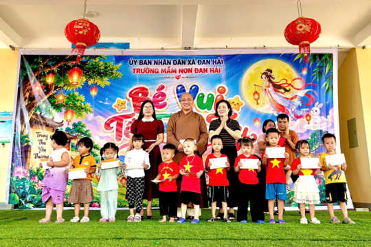 Rộn ràng ngày tết Trung thu của các bé trường Mầm non Đan Hải 