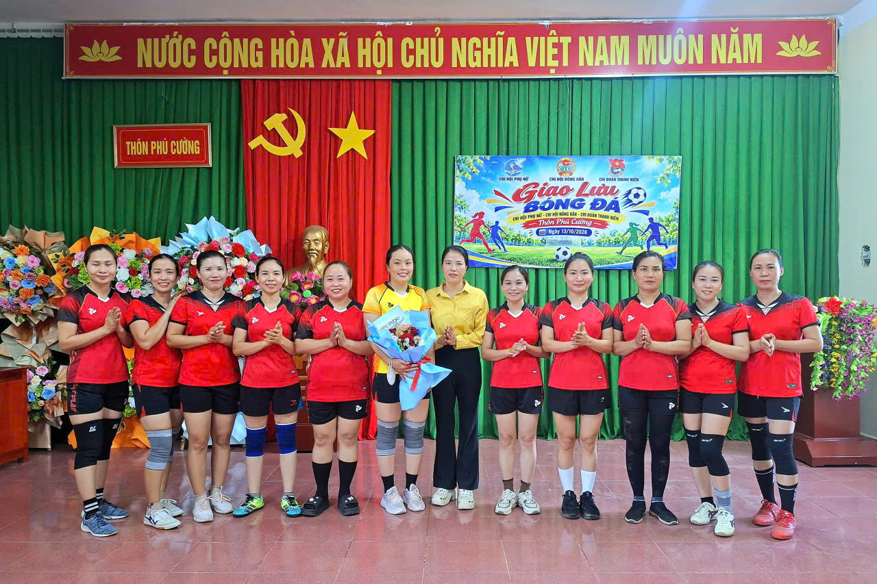 Chi hội phụ nữ thôn Phú Cường, xã Đan Hải giao lưu Bóng đá nữ, lan tỏa phong trào thể thao