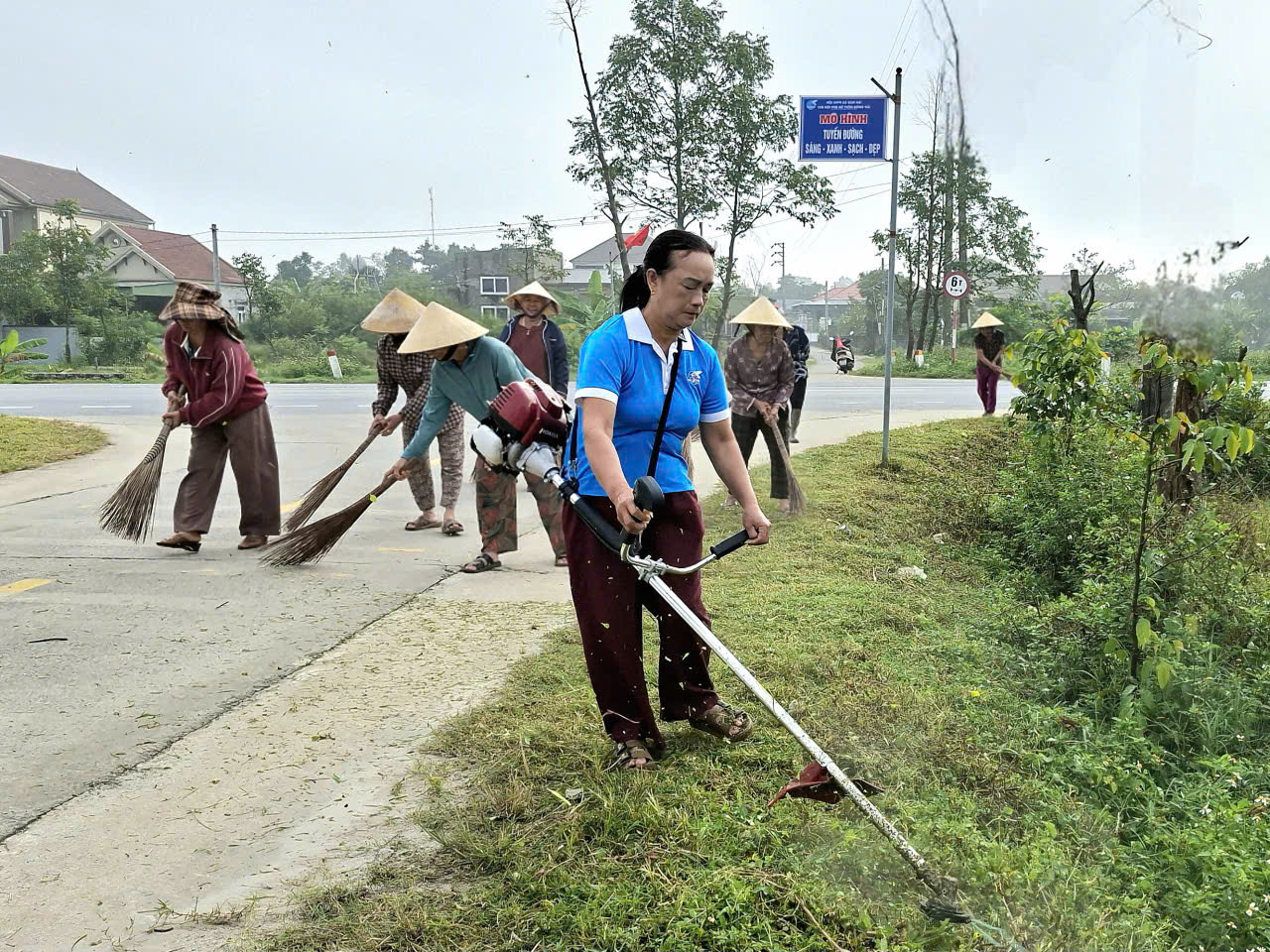 Chi hội phụ nữ thôn Đông Hải, xã Đan Hải xây dựng tuyến đường Sáng – Xanh – Sạch – Đẹp, đẩy mạnh phân loại, xử lý rác thải tại nguồn
