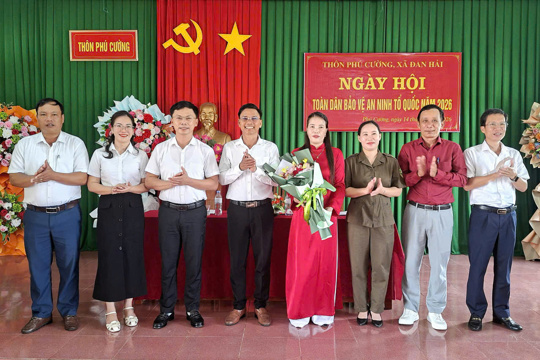 Phó Bí Thư Thường Trực Đảng Ủy dự ngày hội toàn dân bảo vệ an ninh tổ quốc tại thôn Phú Cường