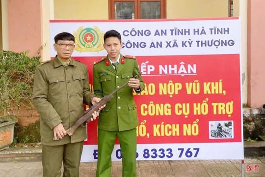 Vận động thu hồi vũ khí, vật liệu nổ phòng ngừa mất an ninh, trật tự từ cơ sở