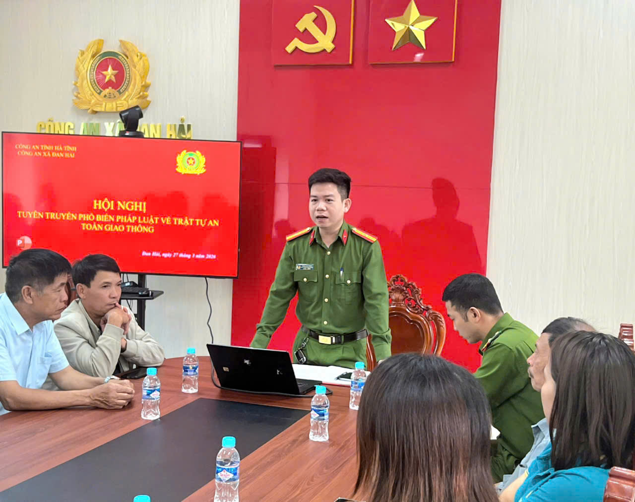 Công an xã Đan Hải tăng cường tuyên truyền, ký cam kết bảo đảm trật tự công cộng đối với các hộ kinh doanh trên địa bàn 