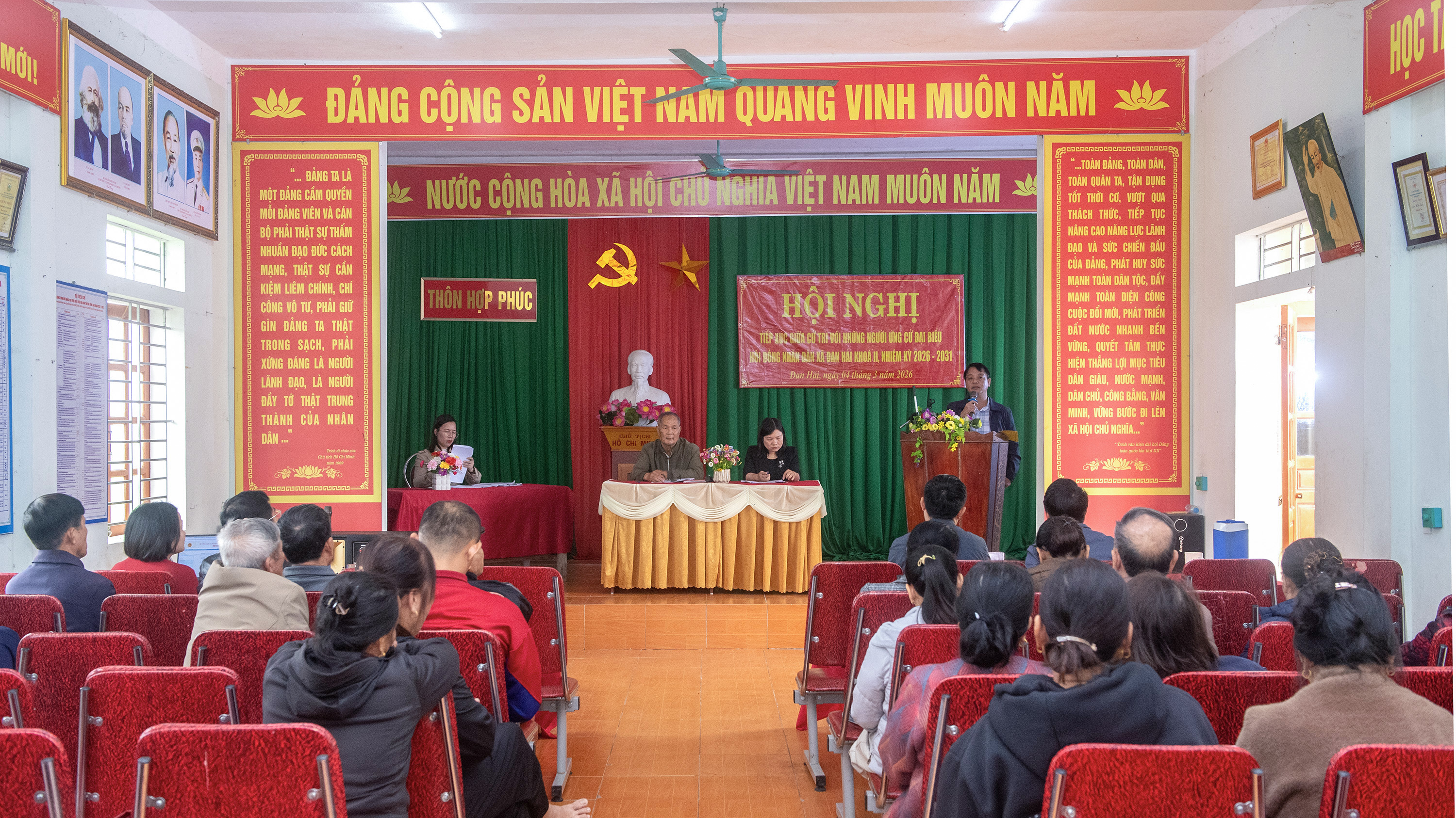 Sôi nổi Hội nghị tiếp xúc cử tri với những người ứng cử đại biểu HĐND xã khóa II
