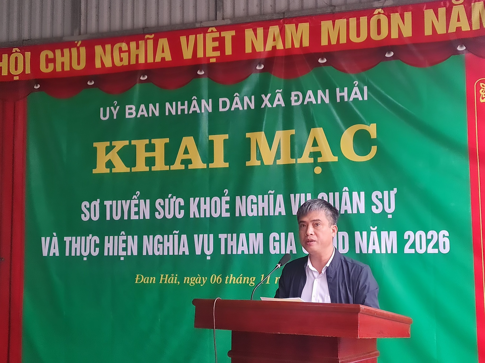 Thanh niên xã Đan Hải hăng hái tham gia khám sơ tuyển sức khỏe nghĩa vụ quân sự và thực hiện nghĩa vụ Công an Nhân dân 