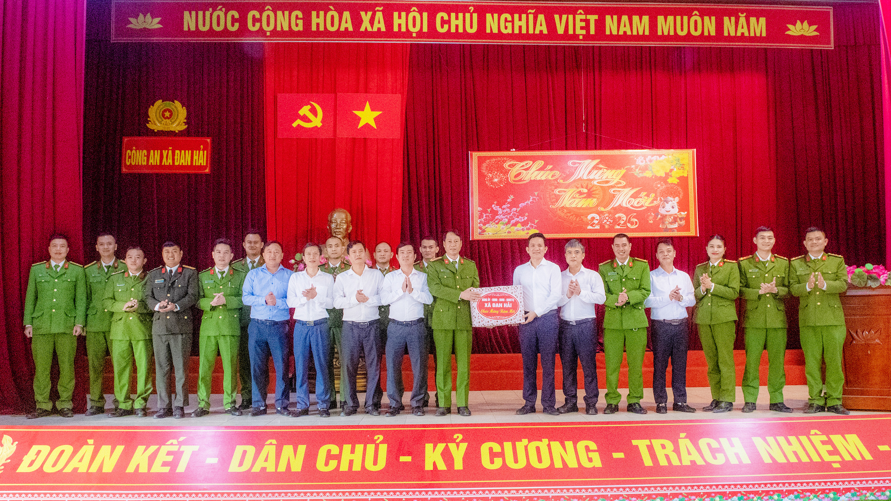 Lãnh đạo xã Đan Hải thăm, chúc Tết và kiểm tra công tác trực Tết Nguyên đán Bính Ngọ 2026. 